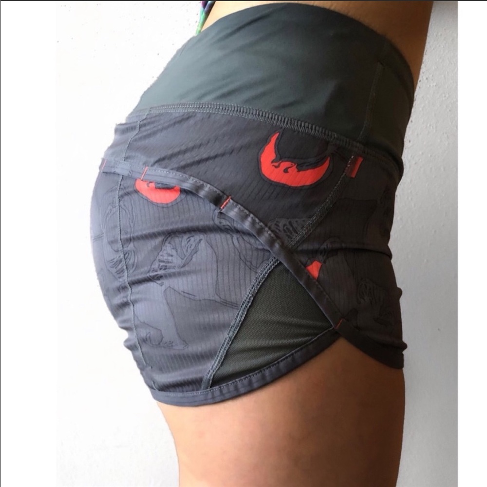 Lululemon• Speed Short Light Smoke Poppy Size 4